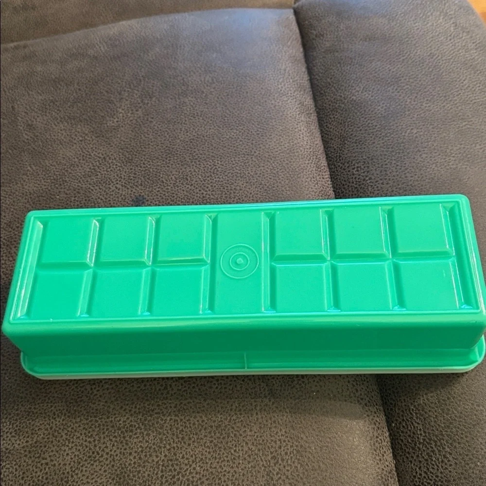 Vintage Tupperware Celery/Veggie Keeper Crisper
